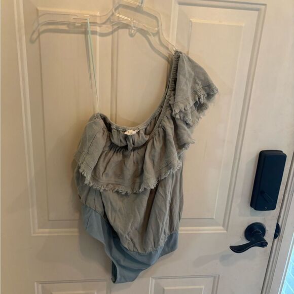 Anthropologie Promesa Green Ruffled Asymmetrical Bodysuit - Picture 3 of 6